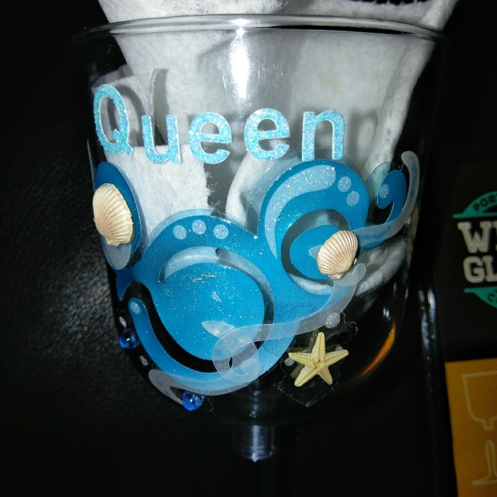 Portable Diva Queen Wineglass plastic